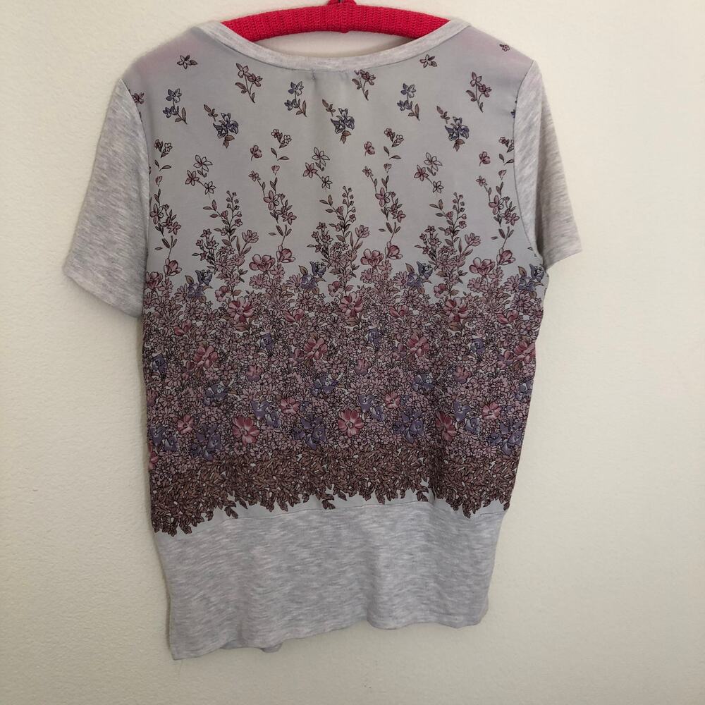 Le Lis Los Angeles Floral Back Blouse